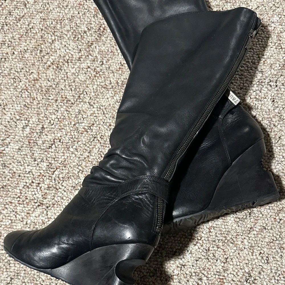 Tsubo Black Leather Wedge Knee High  Boots - Size 6.5 - Picture 9 of 10